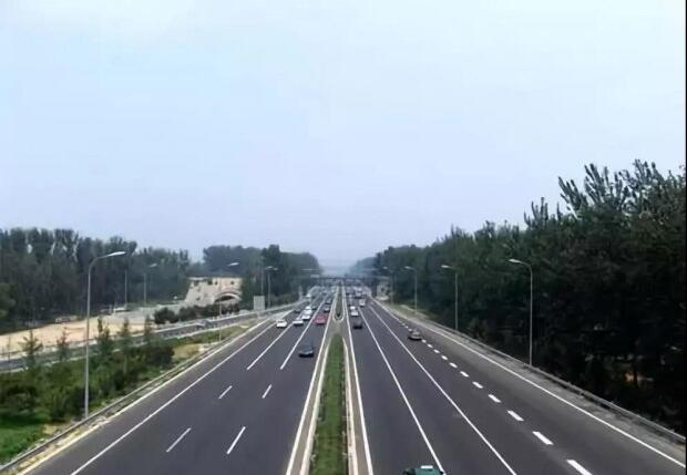 间断性踩油门的操作，能让我们在行驶时省油吗？