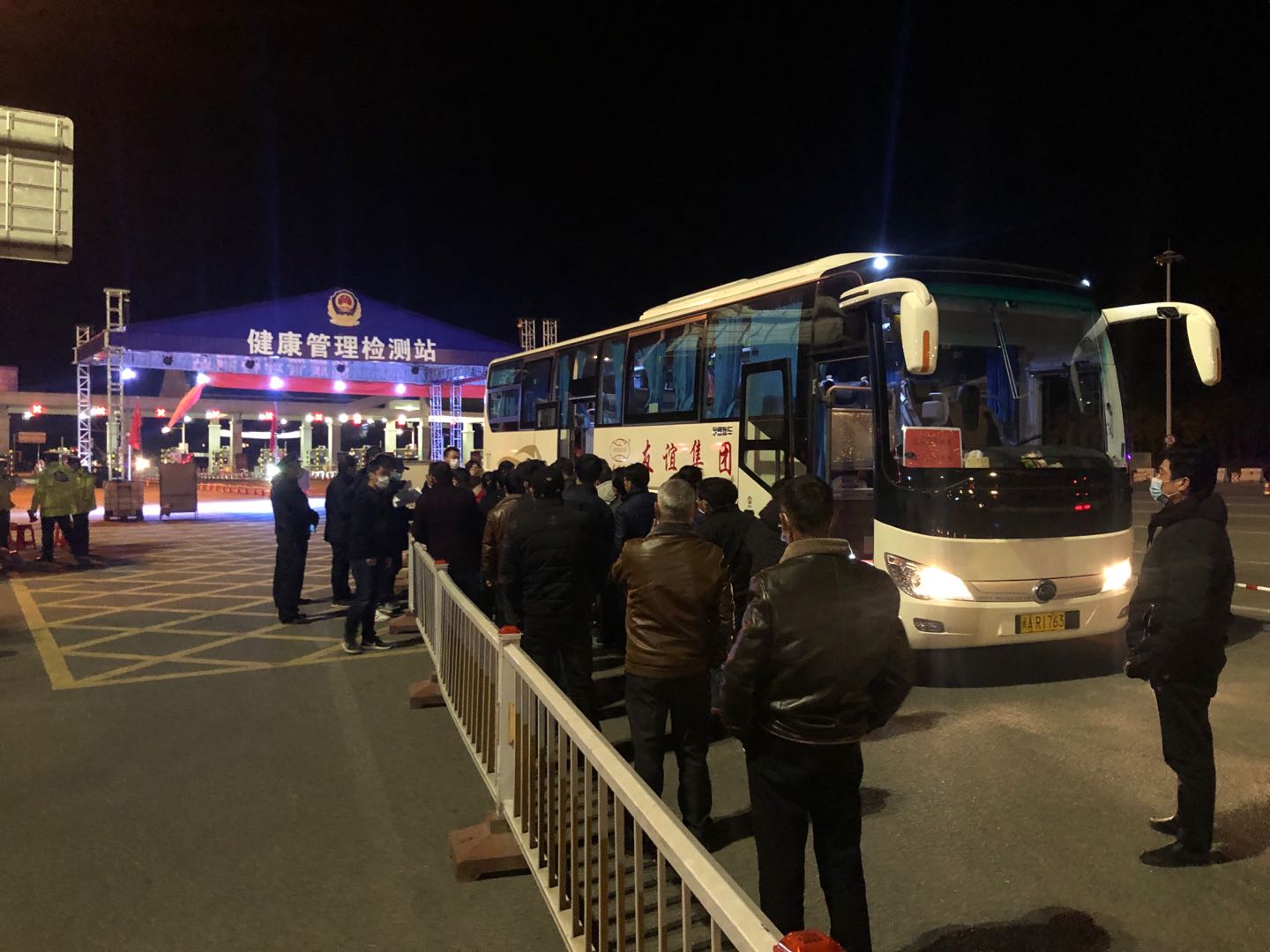 888集团电子游戏集团专车行动，，，，，江西籍员工返融！